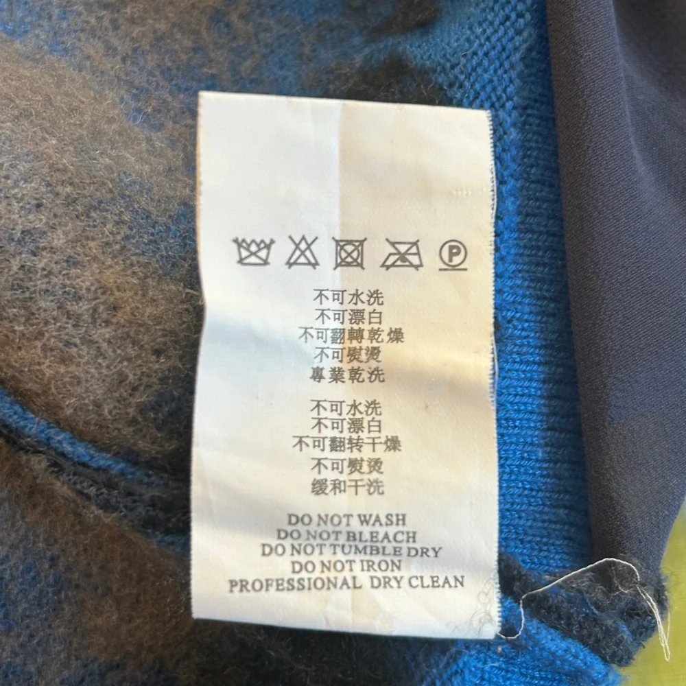 Initial knit sweater. - Picture 11 of 13